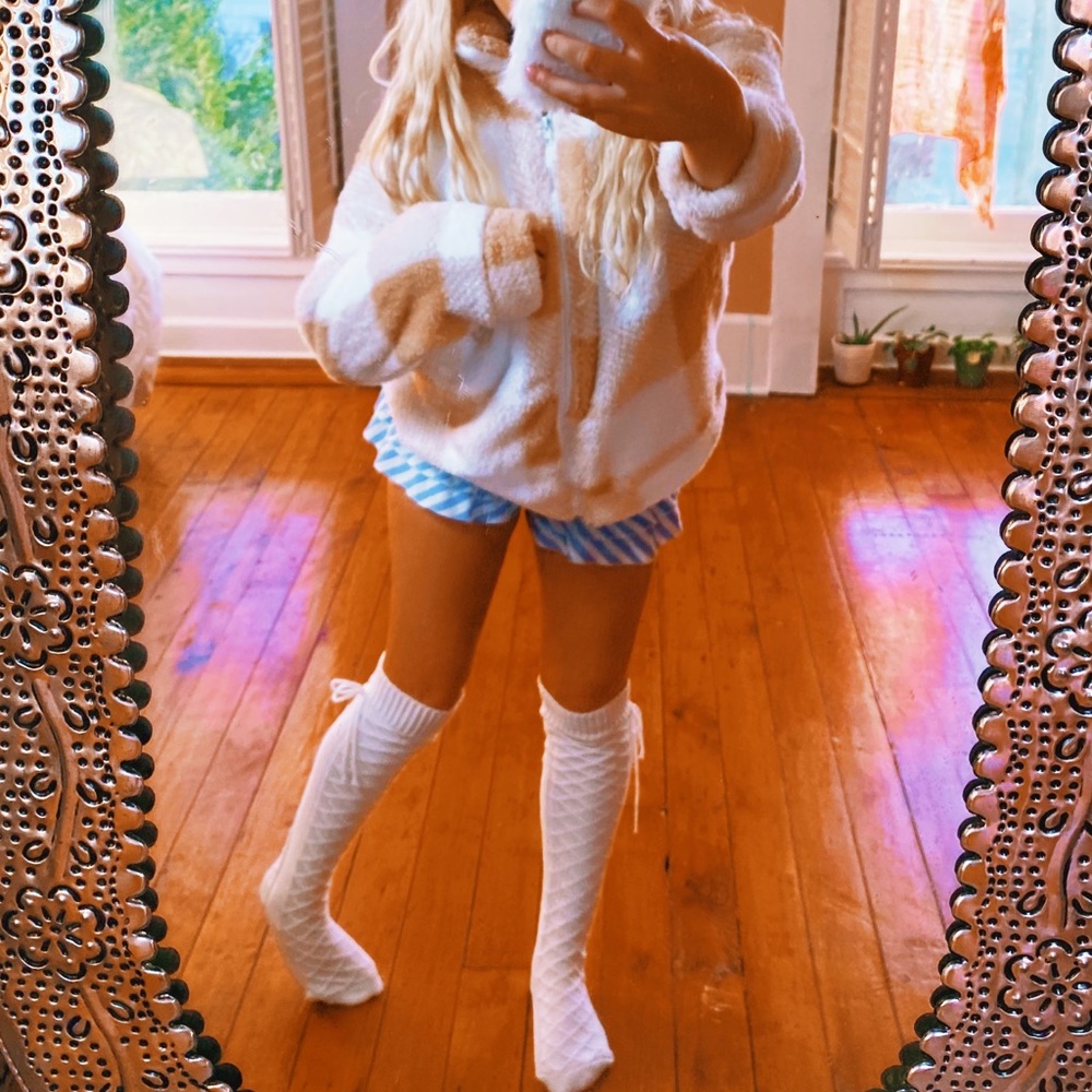 Cozy Champagne Fuzzy Plush Teddy Jacket ✨ - Picture 2 of 7